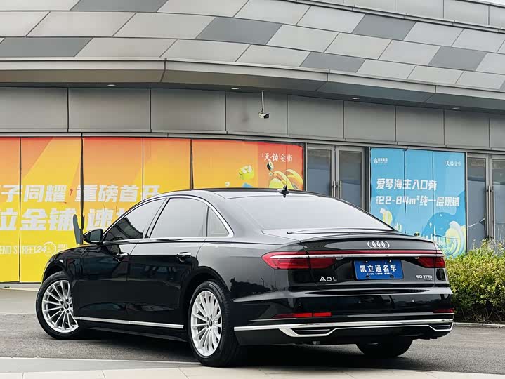 Фото 4 - Audi A8