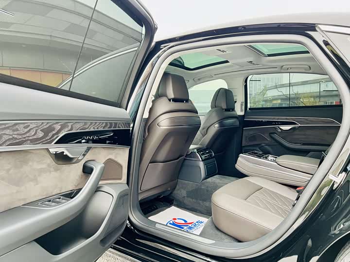 Фото 7 - Audi A8