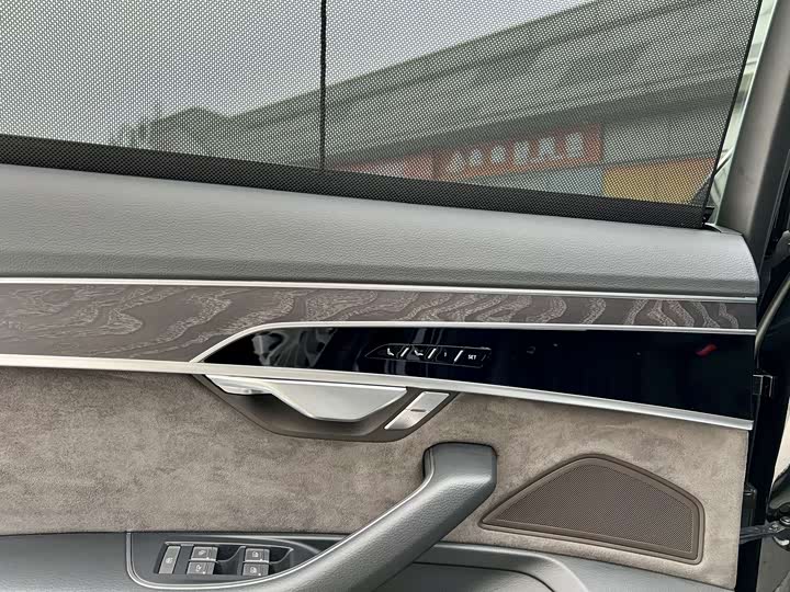 Фото 9 - Audi A8