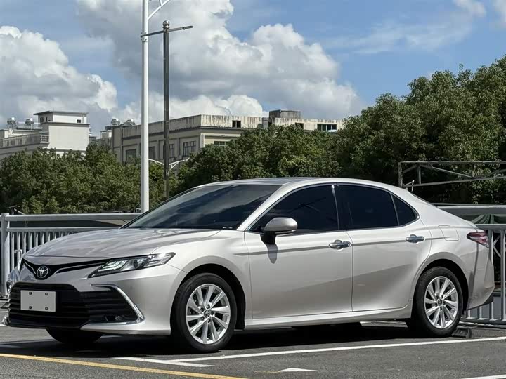 Фото 1 - Toyota Camry
