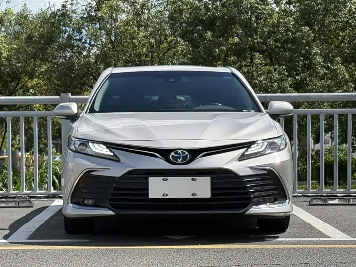 Фото 3 - Toyota Camry
