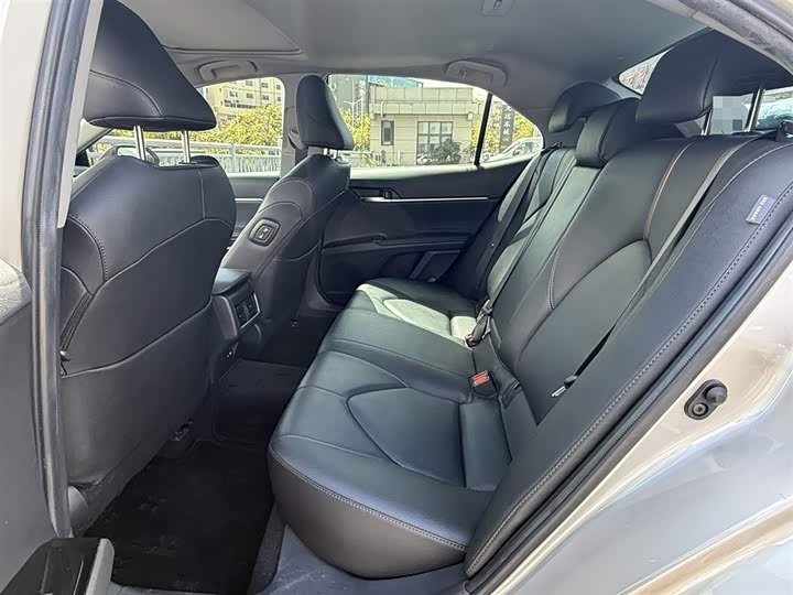 Фото 6 - Toyota Camry