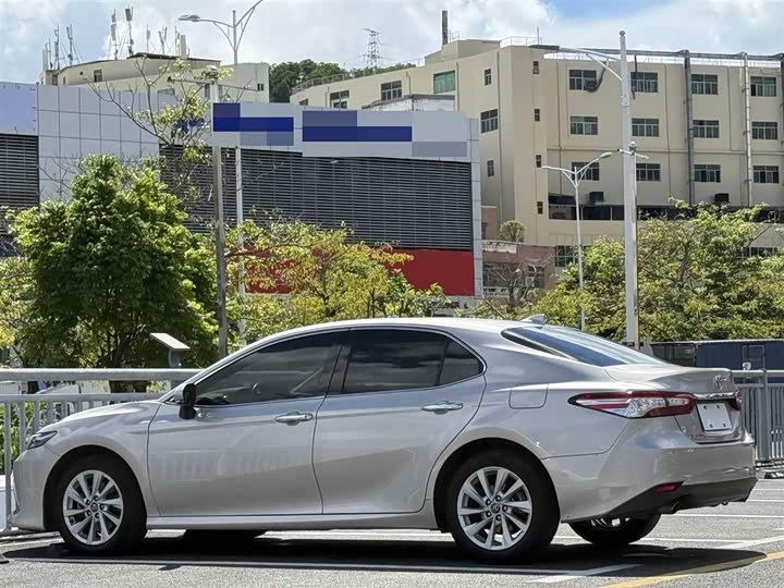 Фото 7 - Toyota Camry