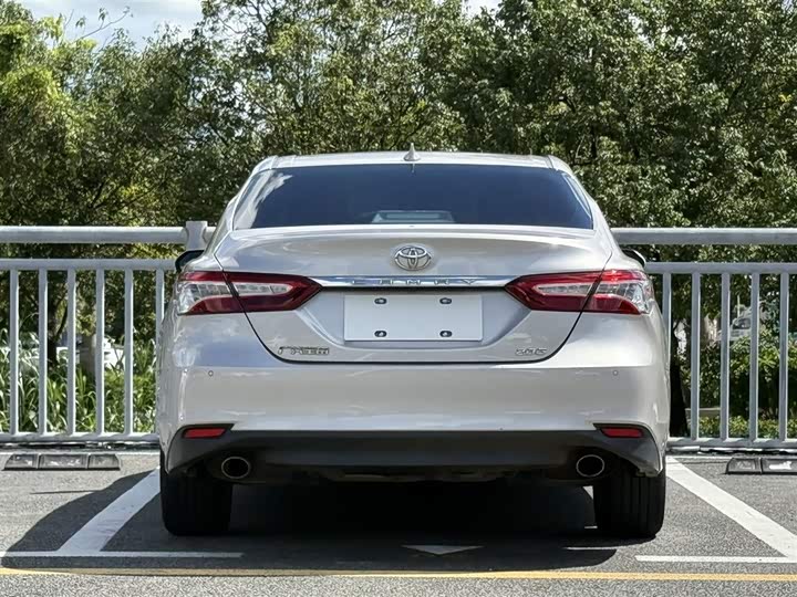 Фото 8 - Toyota Camry