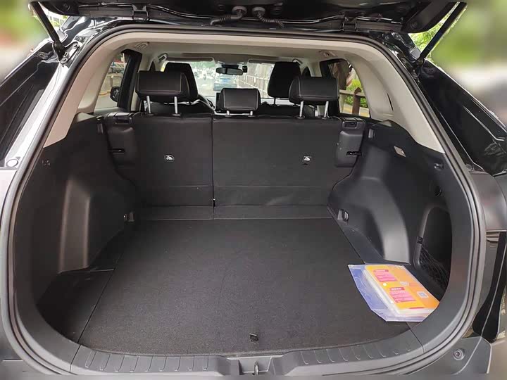 Фото 10 - Toyota RAV4