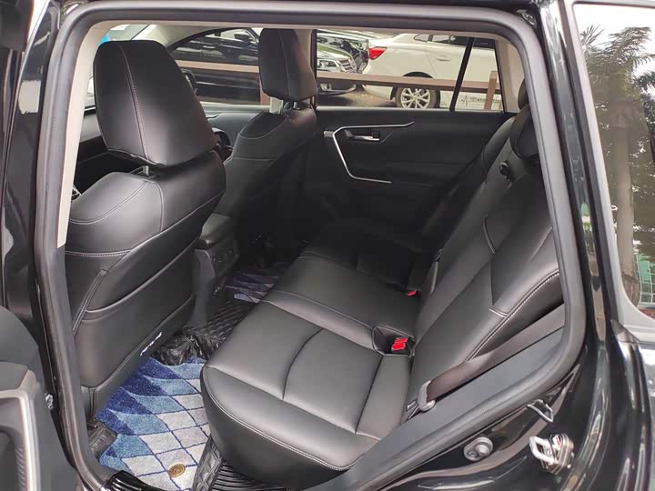 Фото 15 - Toyota RAV4