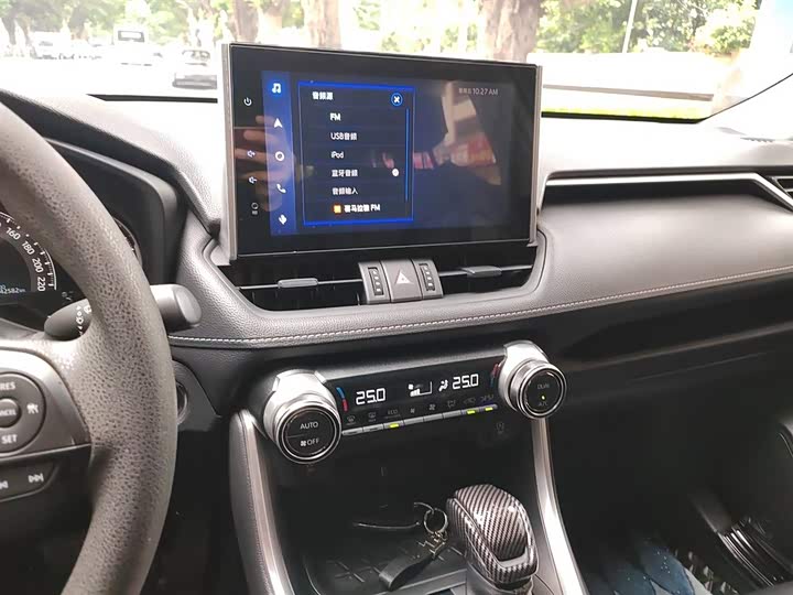 Фото 6 - Toyota RAV4