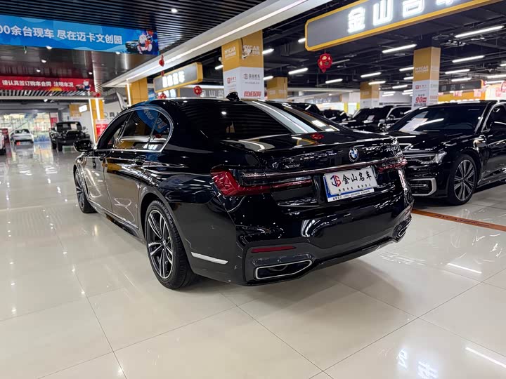 Фото 13 - BMW 7 Series