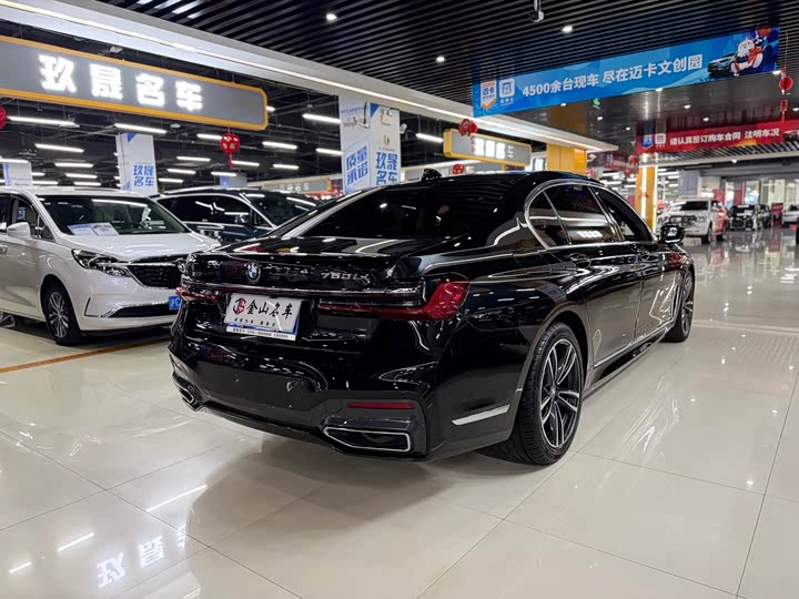 Фото 15 - BMW 7 Series