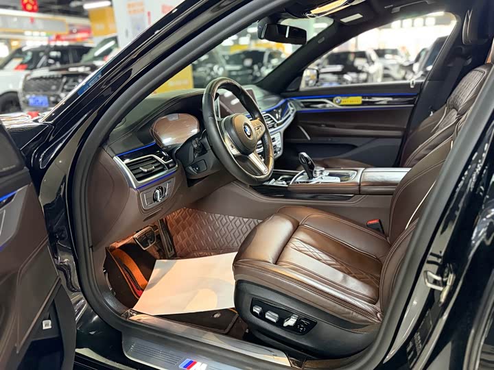 Фото 6 - BMW 7 Series