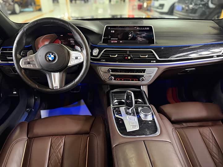 Фото 9 - BMW 7 Series