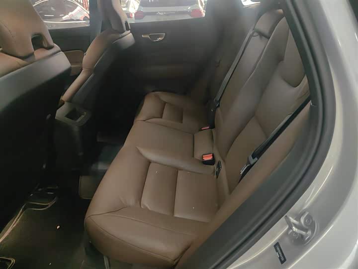 Фото 10 - Volvo XC60 Hybrid