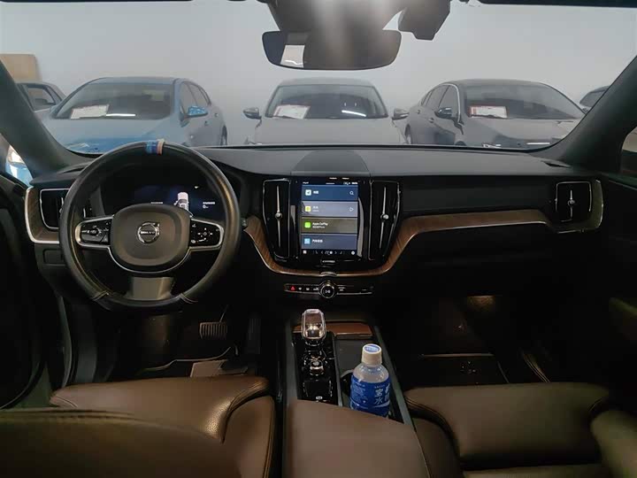 Фото 11 - Volvo XC60 Hybrid