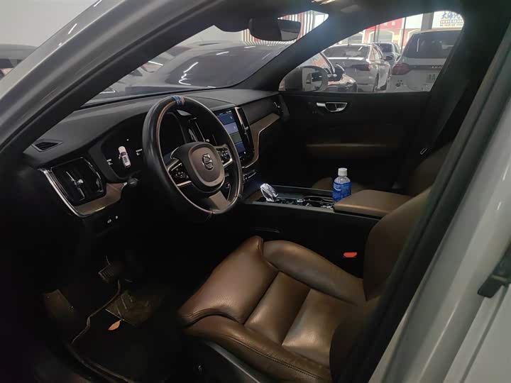 Фото 9 - Volvo XC60 Hybrid