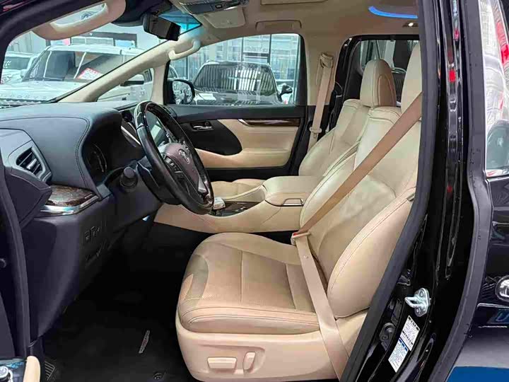 Фото 2 - Toyota Alphard