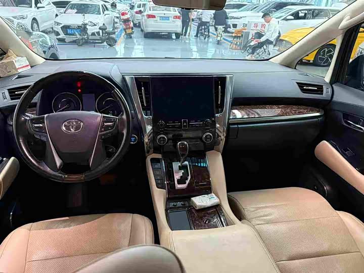 Фото 4 - Toyota Alphard