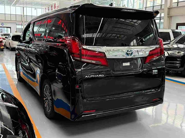 Фото 7 - Toyota Alphard