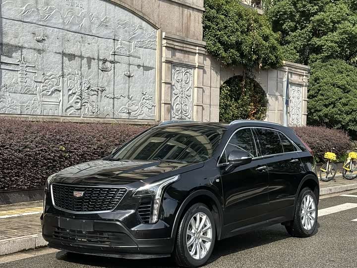 Фото 1 - Cadillac XT4