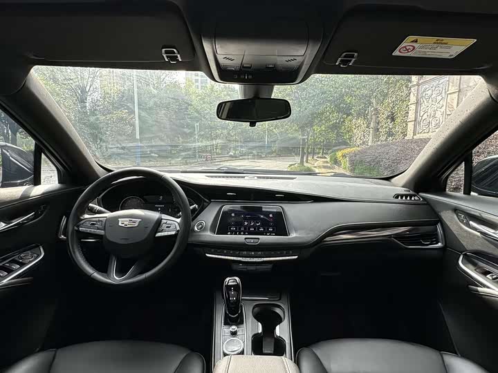 Фото 15 - Cadillac XT4