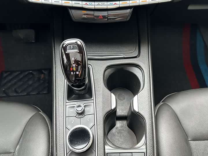 Фото 17 - Cadillac XT4