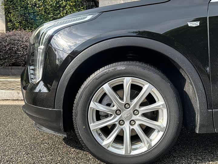 Фото 18 - Cadillac XT4