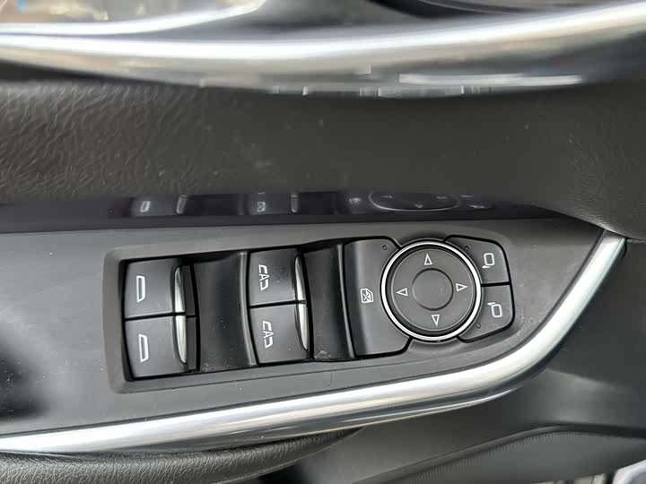 Фото 22 - Cadillac XT4