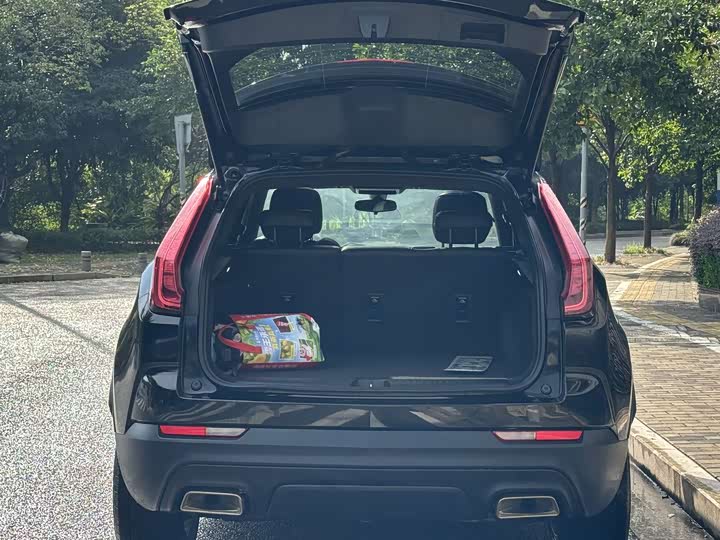 Фото 8 - Cadillac XT4