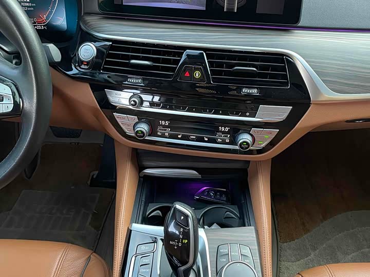 Фото 8 - BMW 6 Series GT