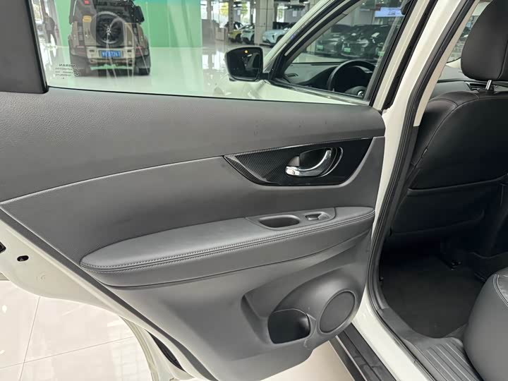 Фото 10 - Nissan X-Trail