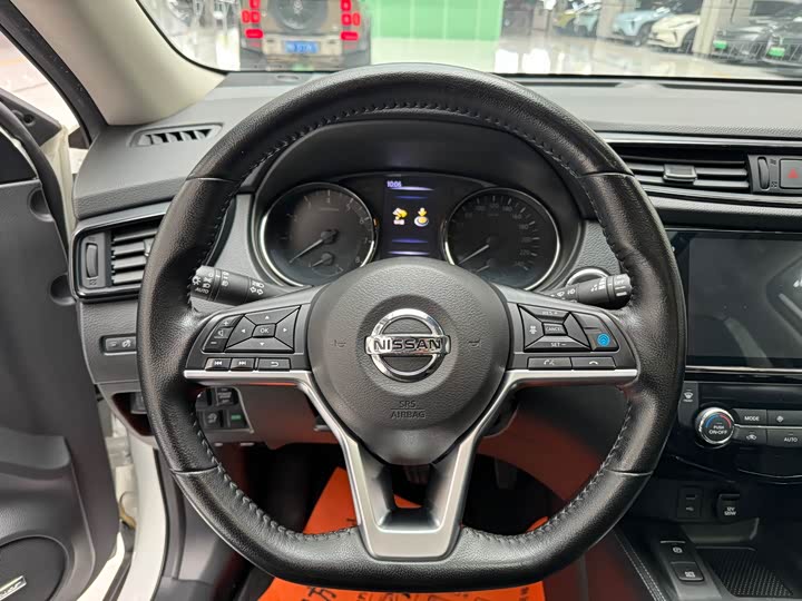 Фото 12 - Nissan X-Trail