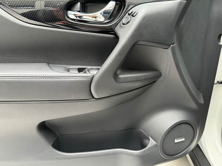 Фото 13 - Nissan X-Trail