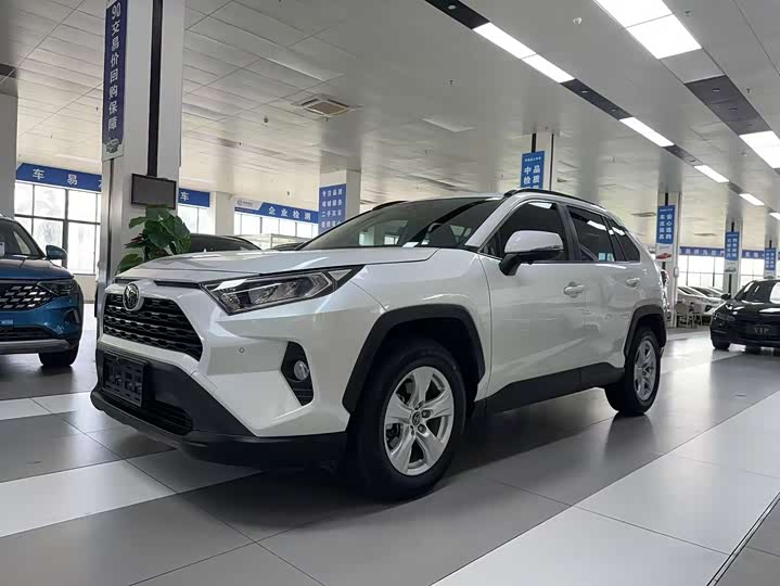 Фото 1 - Toyota RAV4
