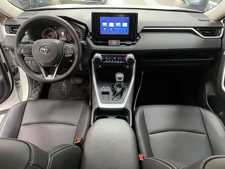 Фото 11 - Toyota RAV4