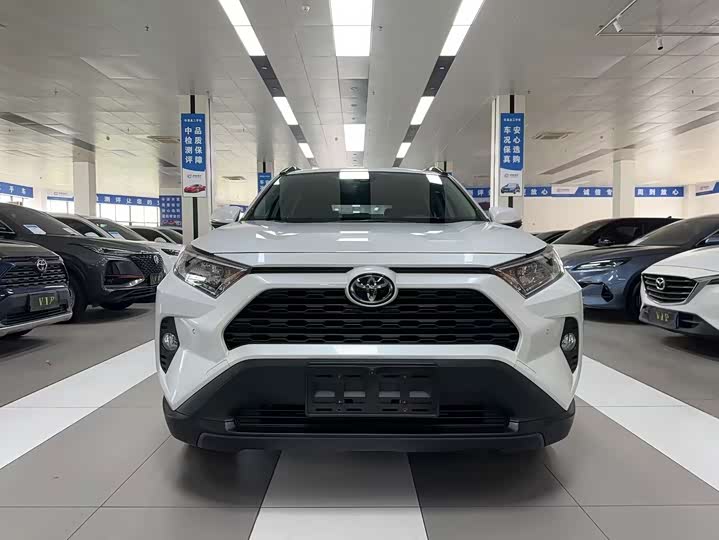 Фото 2 - Toyota RAV4
