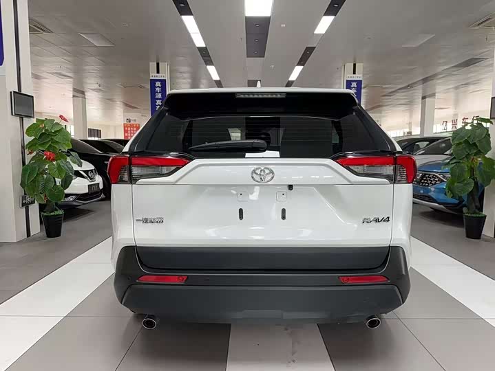 Фото 4 - Toyota RAV4