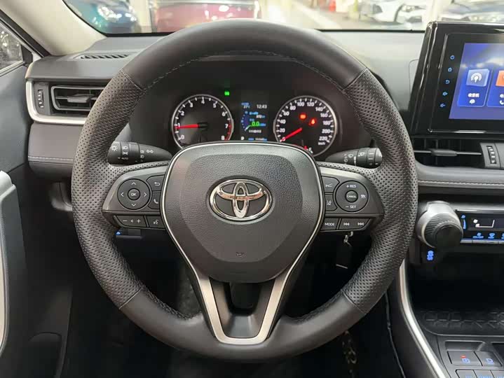 Фото 6 - Toyota RAV4