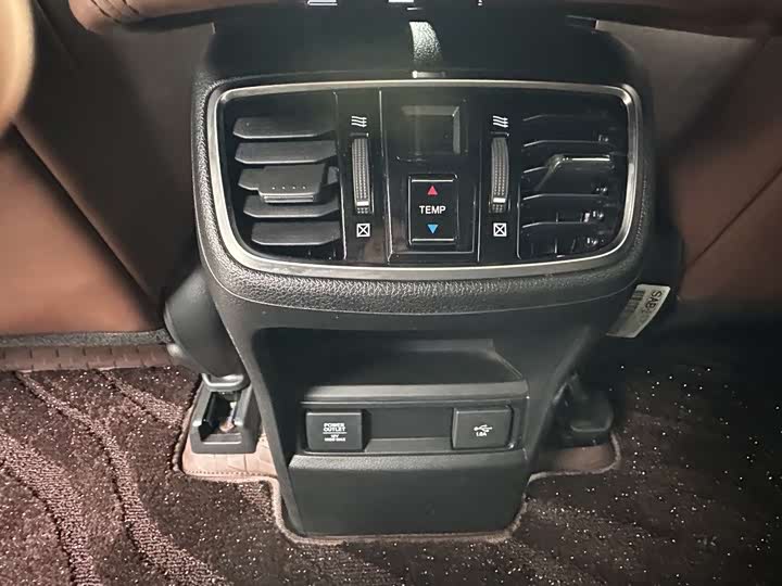 Фото 11 - Honda UR-V