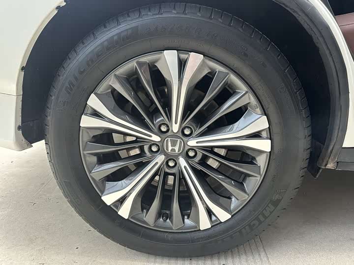 Фото 15 - Honda UR-V