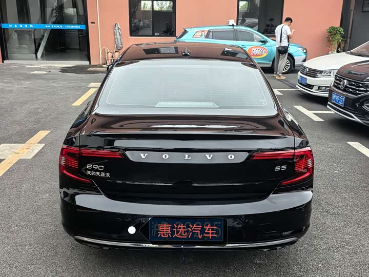 Фото 10 - Volvo S90