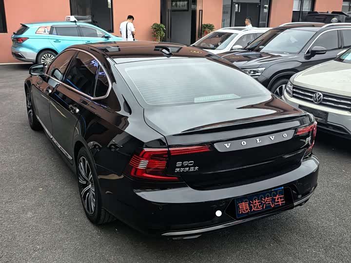 Фото 9 - Volvo S90