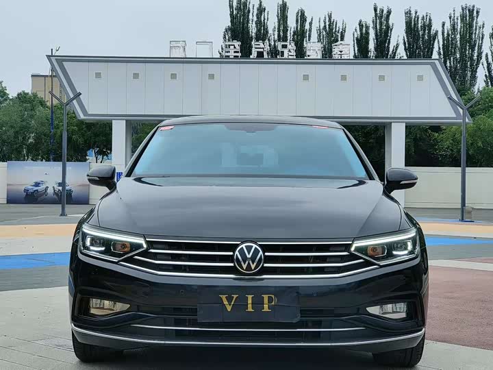 Фото 2 - Volkswagen Magotan