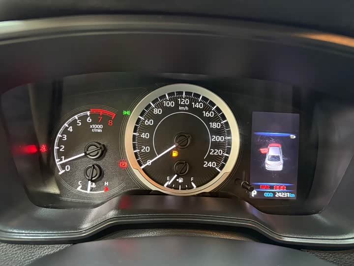 Фото 10 - Toyota Corolla