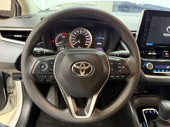 Фото 11 - Toyota Corolla