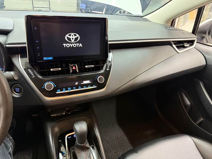 Фото 12 - Toyota Corolla