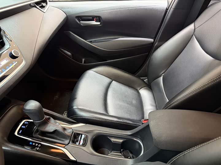 Фото 13 - Toyota Corolla