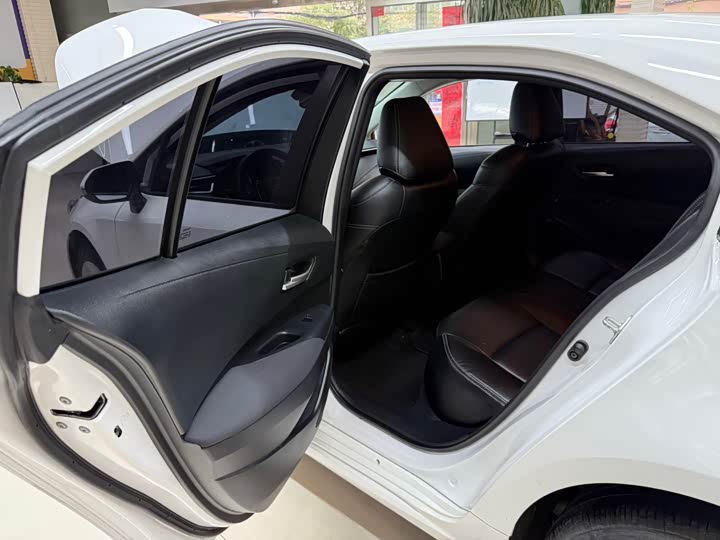 Фото 17 - Toyota Corolla