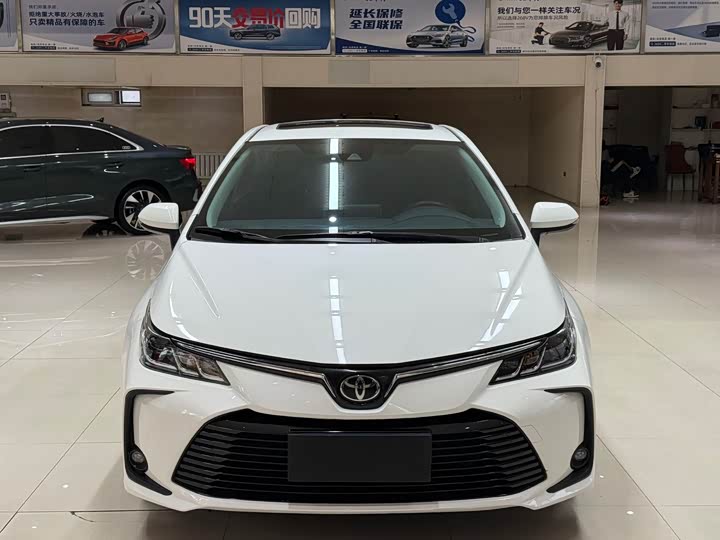 Фото 2 - Toyota Corolla