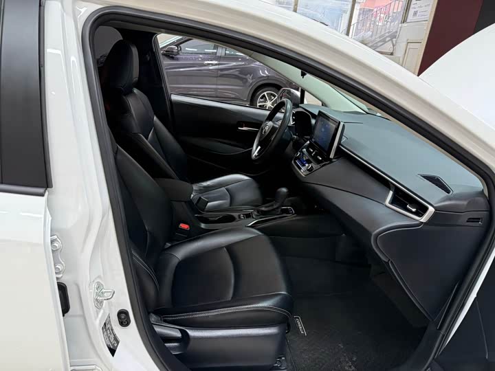 Фото 20 - Toyota Corolla