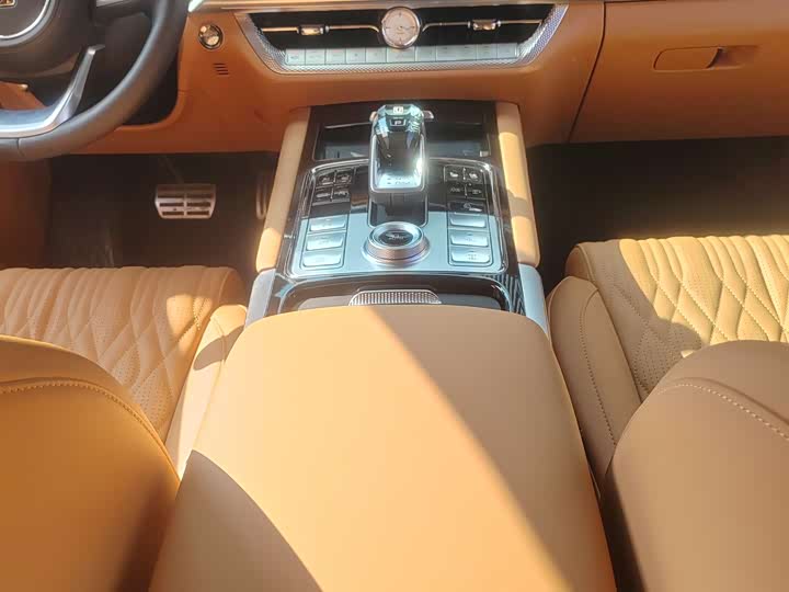 Фото 10 - Tank 500 Hybrid