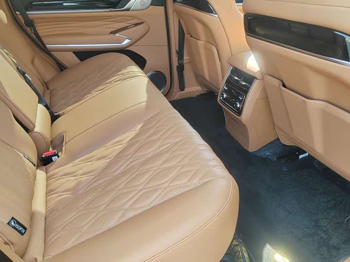 Фото 13 - Tank 500 Hybrid